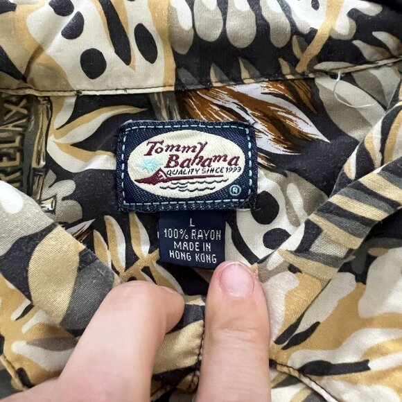 tommy bahama Button Down shirt Florals Birdies Yellow Size large Hawaiian - Picture 6 of 6